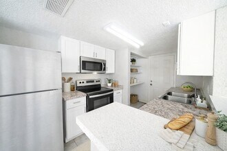 8100 Leonora St, Unit 4 in Houston, TX - Foto de edificio - Building Photo