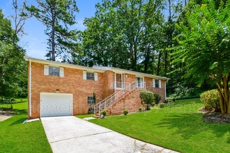 575 W Handy Dr NW in Atlanta, GA - Building Photo - Building Photo