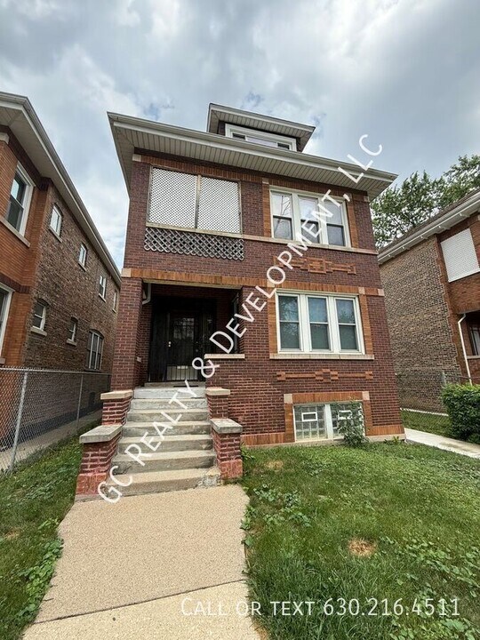 6555 S Washtenaw Ave. in Chicago, IL - Foto de edificio