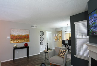 Northgreen at Carrollwood in Tampa, FL - Building Photo - Interior Photo