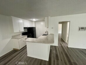 685 E Vista Chino, Unit B in Palm Springs, CA - Building Photo - Building Photo