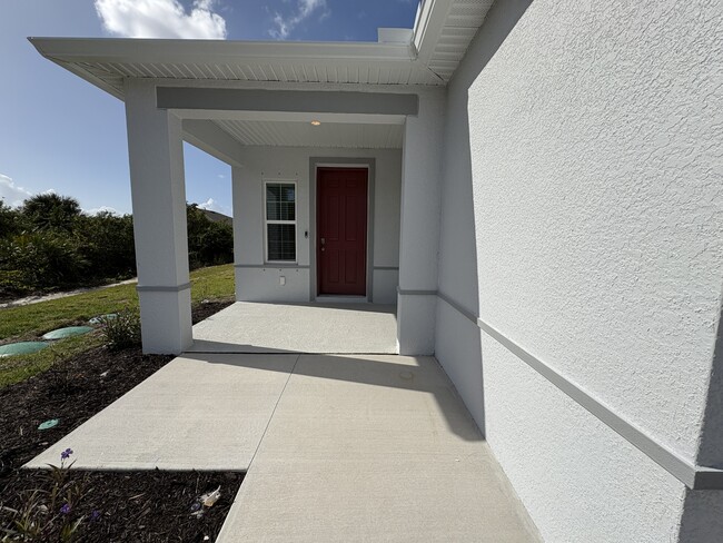 348 Pinehurst Ave in Lehigh Acres, FL - Building Photo - Building Photo