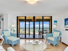 10851 Gulf Shore Dr in Naples, FL - Building Photo