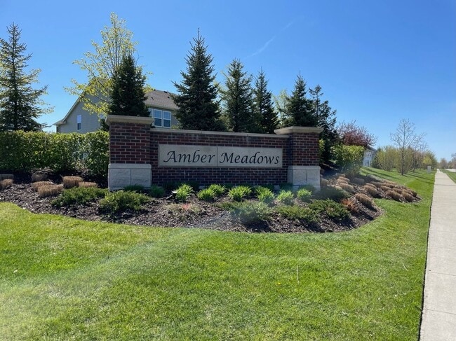 5776 Chatham Dr in Hoffman Estates, IL - Building Photo - Building Photo