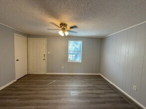 1611 Voirin Rd in Irving, TX - Foto de edificio - Building Photo