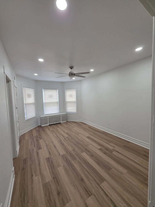 3745 W Diversey Ave in Chicago, IL - Building Photo - Building Photo