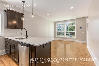 745 Logan St SE in Grand Rapids, MI - Building Photo - Building Photo