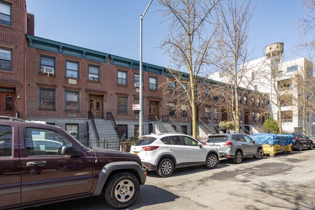 470 Warren St in Brooklyn, NY - Foto de edificio - Building Photo