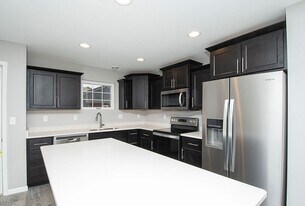 3912 Scorpio Dr SE in Mandan, ND - Building Photo