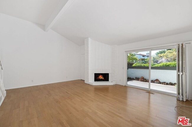 property at 1646 Palisades Dr