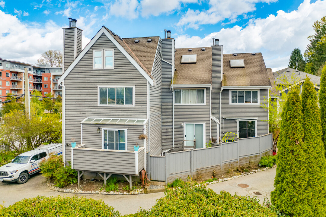 3347-3349 Dewdney Trunk Rd in Port Moody, BC - Building Photo