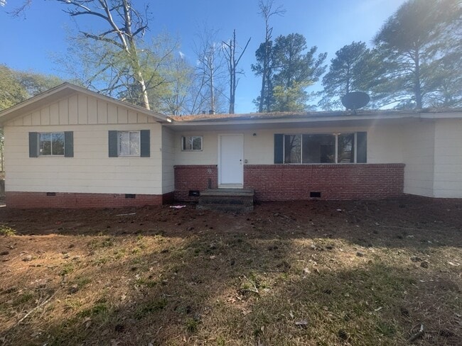 property at 905 Raymond Rd