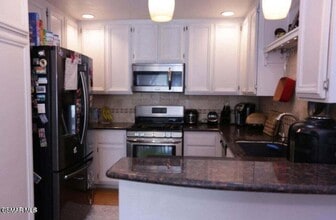 2388 Royal Ave in Simi Valley, CA - Building Photo - Building Photo