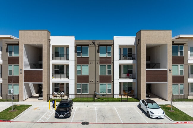 Birchstone Cedar Ridge in Dallas, TX - Foto de edificio - Building Photo