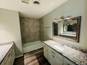 4517 Robinwood Dr in Waco, TX - Foto de edificio - Building Photo
