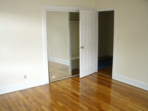 5301 Glenwood Rd in Brooklyn, NY - Foto de edificio - Building Photo