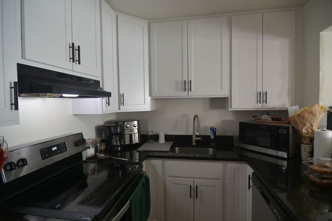 9520 Mooregate Ct in Lorton, VA - Building Photo - Building Photo