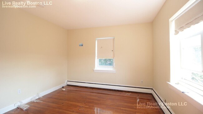 63 Selkirk Rd, Unit #1 in Boston, MA - Foto de edificio - Building Photo