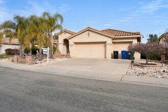 10071 Wyatt Ranch Way in Sacramento, CA - Building Photo - Building Photo