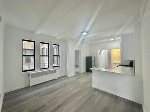 157 E 72nd St in New York, NY - Building Photo - Building Photo