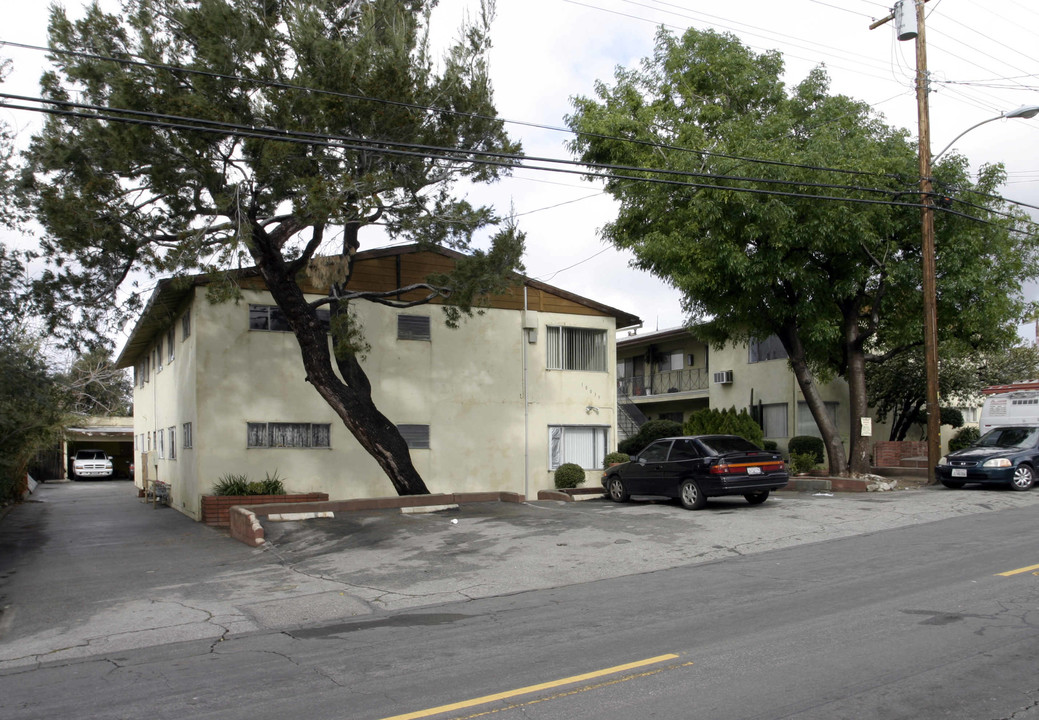 10039-10043 Haines Canyon Ave in Tujunga, CA - Building Photo