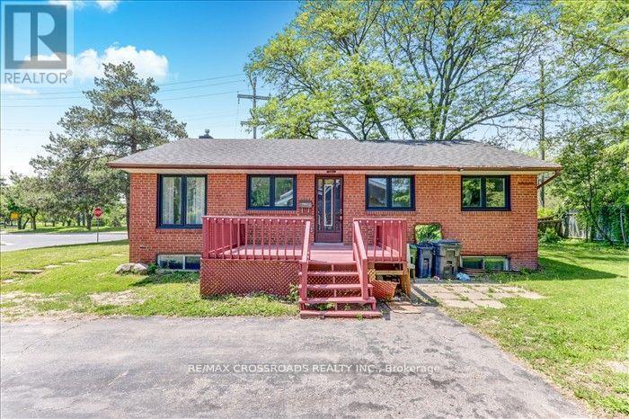 2 Tangmere Rd in Toronto, ON - Building Photo