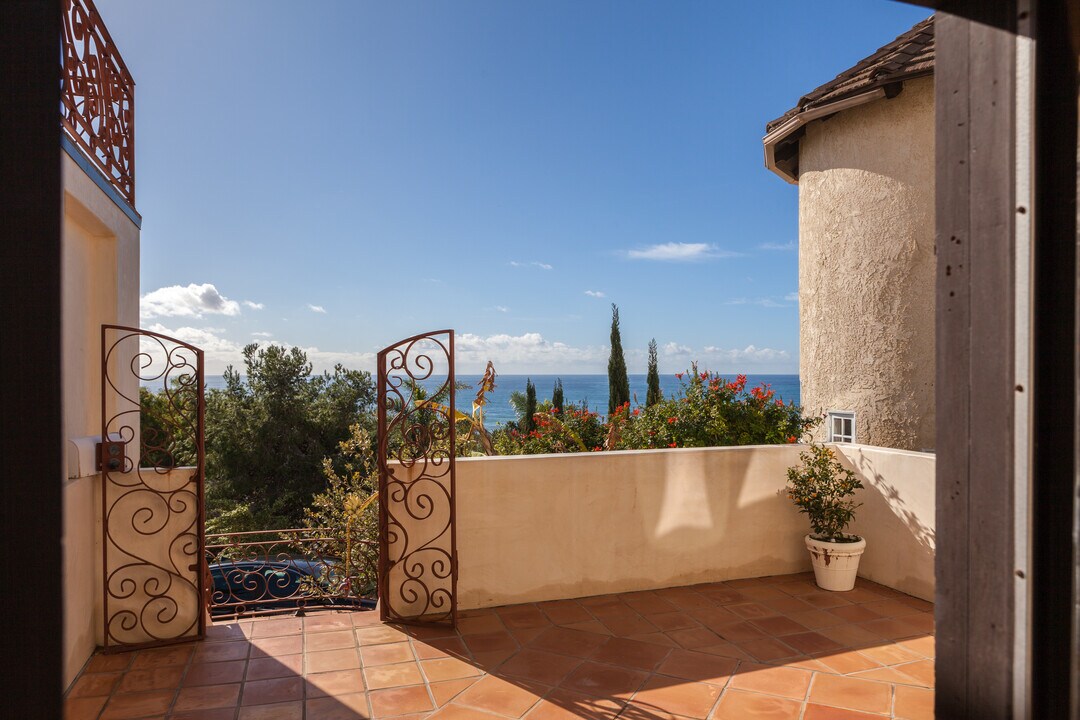 31709 Pacific Coast Hwy, Unit Attached Guest Apt in Malibu, CA - Foto de edificio