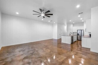 1540 W Long in Stephenville, TX - Building Photo - Building Photo