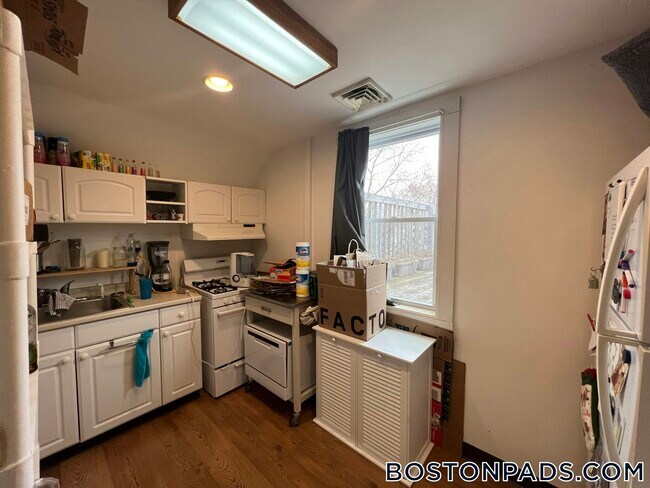 7 Jay St, Unit 3 in Somerville, MA - Foto de edificio - Building Photo