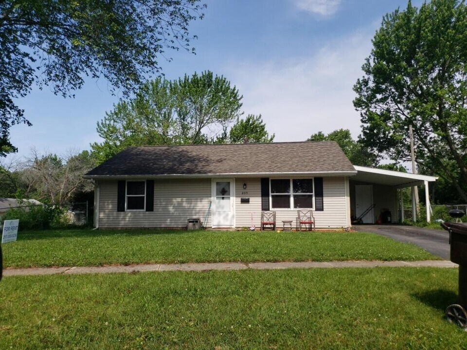 605 Sunrise Dr in Urbana, IL - Building Photo