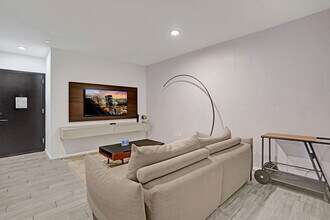 398 NE 5th St, Unit SI ID1504052P in Miami, FL - Foto de edificio - Building Photo