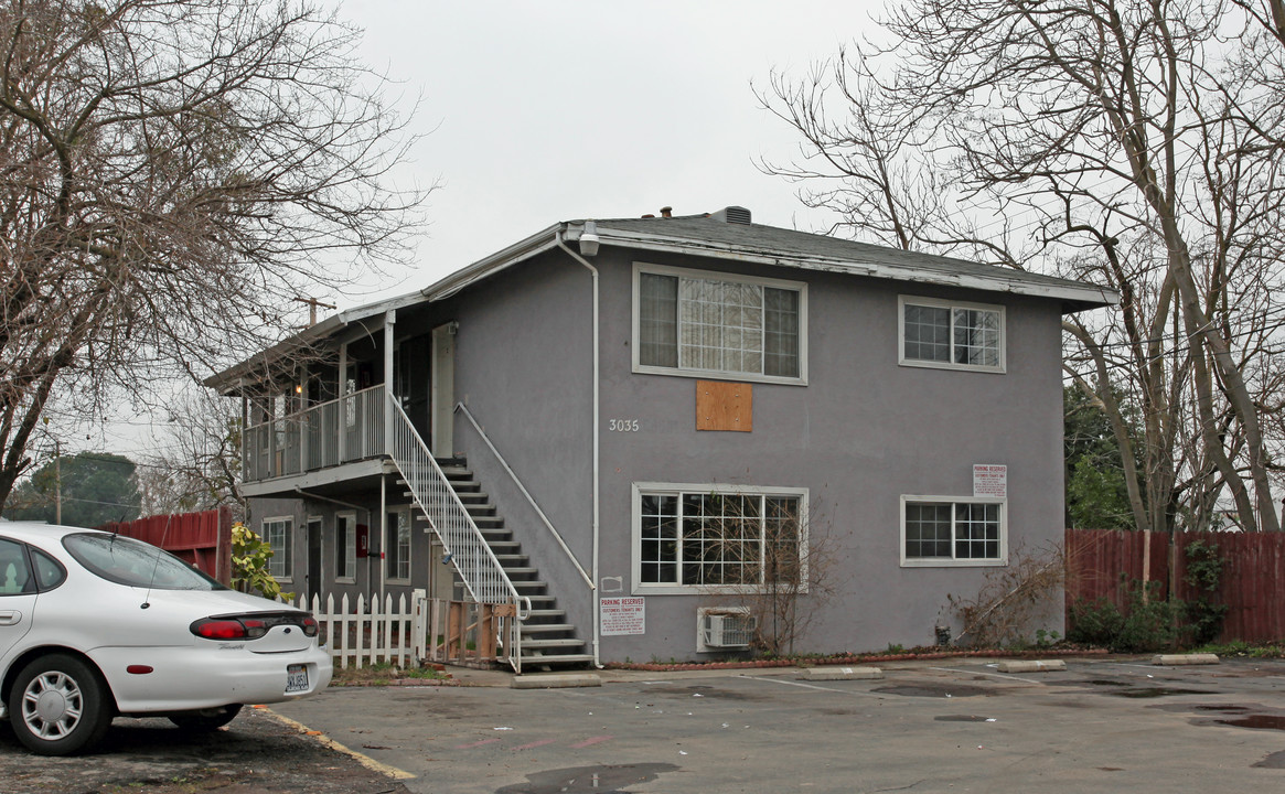 3035 Connie Dr in Sacramento, CA - Foto de edificio