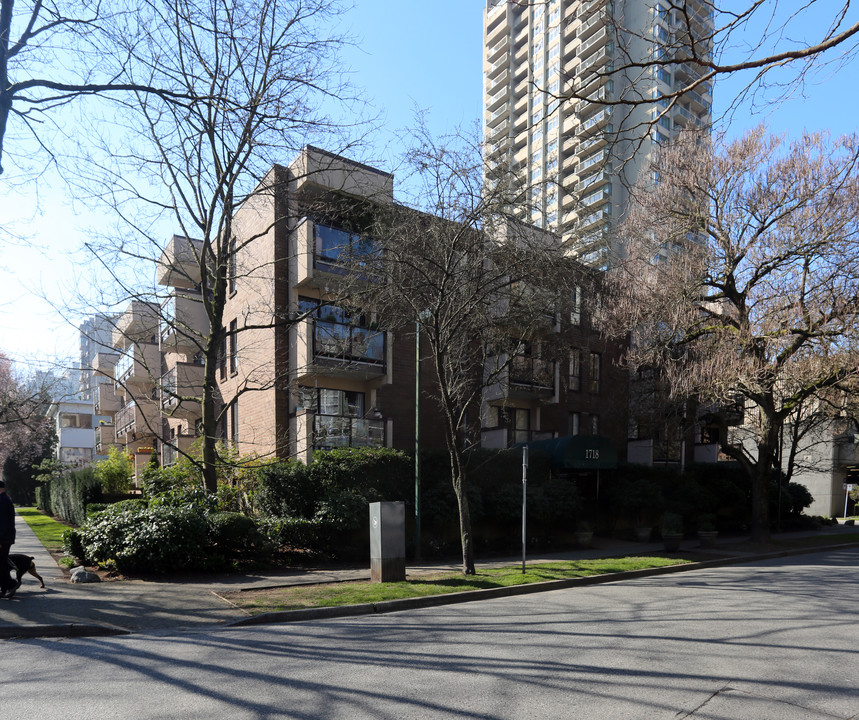 Regency Terrace in Vancouver, BC - Building Photo