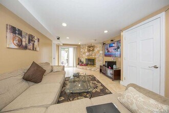 413 Clearmeadow Dr in East Meadow, NY - Building Photo - Building Photo