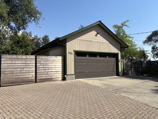 property at 3471 Slumber Ct