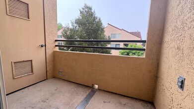 3939 Nobel Dr in San Diego, CA - Building Photo - Building Photo