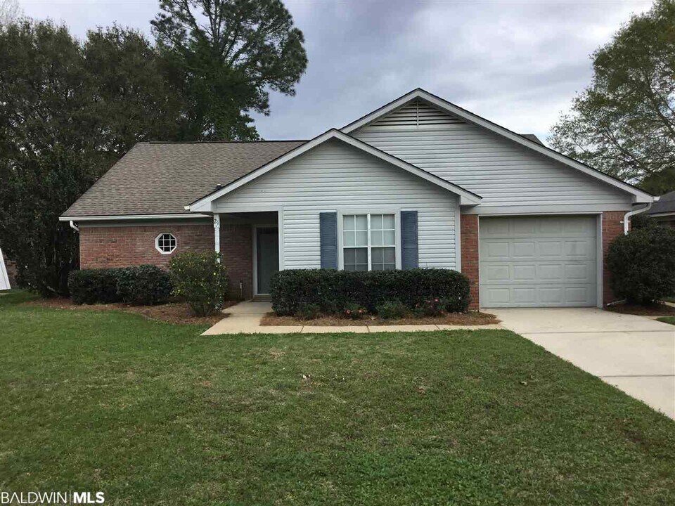21 Hoffren Dr in Fairhope, AL - Building Photo