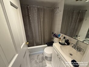 113 Beacon St, Unit 2 REAR in Boston, MA - Building Photo - Building Photo