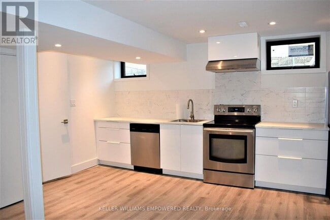 33 Ianhall Rd in Toronto, ON - Building Photo - Building Photo