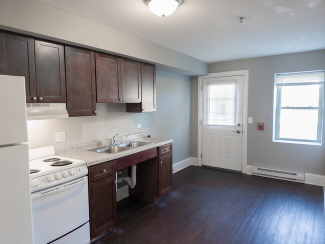 115 N Hickory St in Joliet, IL - Building Photo - Building Photo