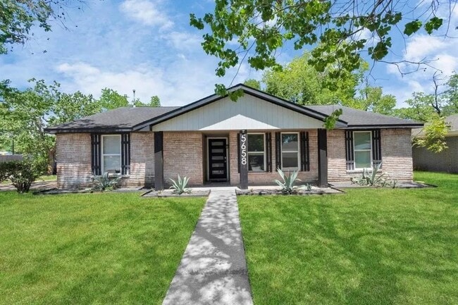 5658 Ludington Dr