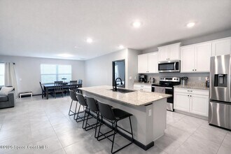 1342 Mineral Lp Dr NW in Palm Bay, FL - Building Photo - Building Photo