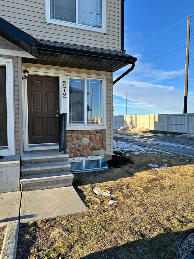 272 Saddlebrook Point NE in Calgary, AB - Building Photo - Building Photo