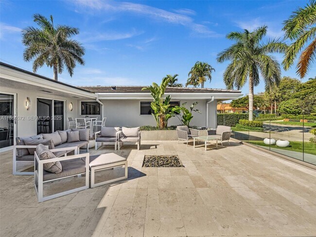 840 S Southlake Dr in Hollywood, FL - Building Photo - Building Photo