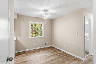 2211 Wrocklage Ave in Louisville, KY - Building Photo - Building Photo