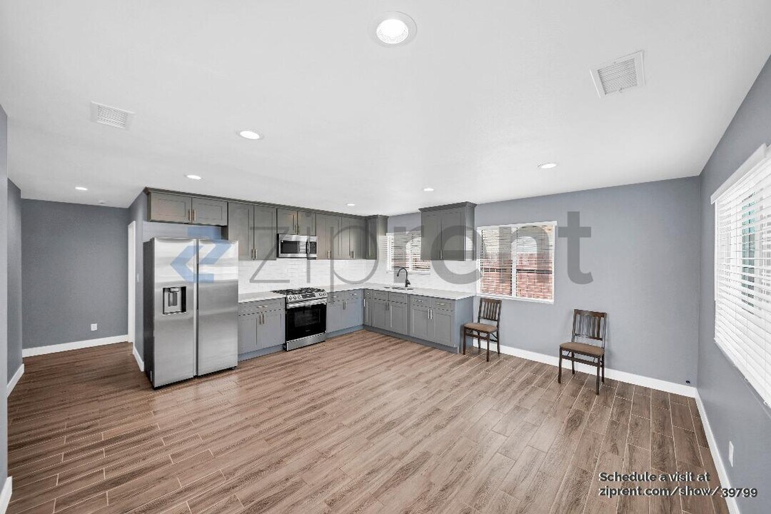 9320 Ives St in Bellflower, CA - Building Photo