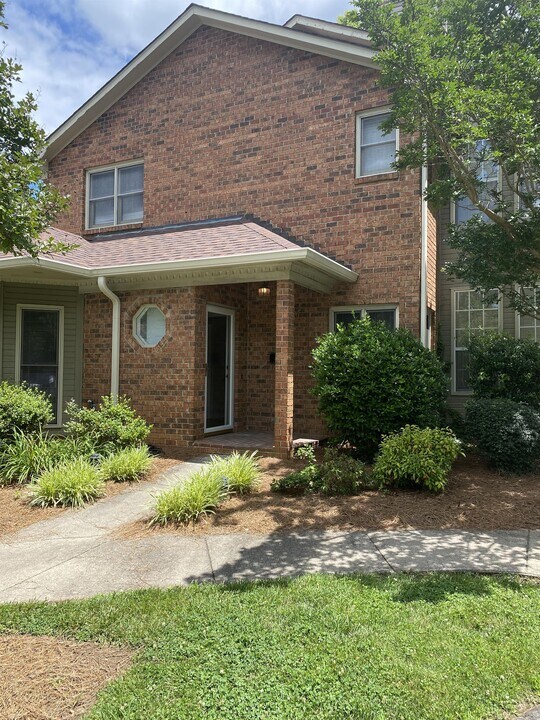 343 S Cherry St in Kernersville, NC - Building Photo