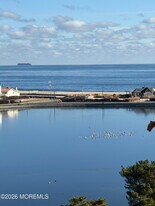 400 Deal Lake Dr in Asbury Park, NJ - Building Photo