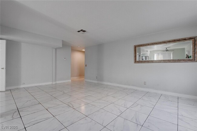 6101 Crockery St in Las Vegas, NV - Foto de edificio - Building Photo