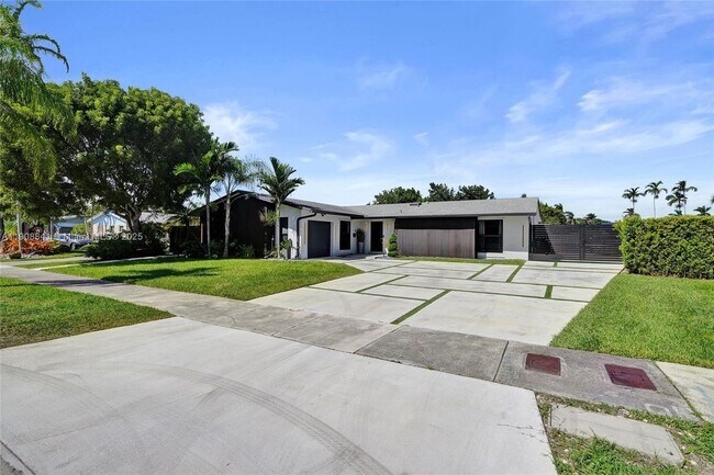 9371 SW 185th Terrace in Cutler Bay, FL - Building Photo - Building Photo